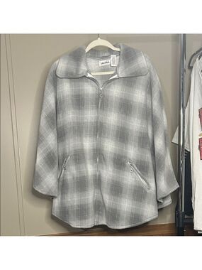 Le Moda Gray Plaid Fleece Cape w/zip pockets NWT OS